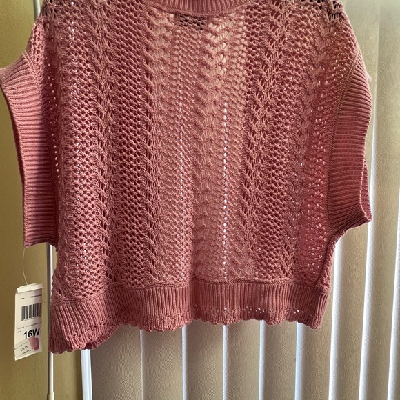 Signature by Robbie Bee Pink Short Sleeved Crotched Shrug Sweater - Picture 6 of 6